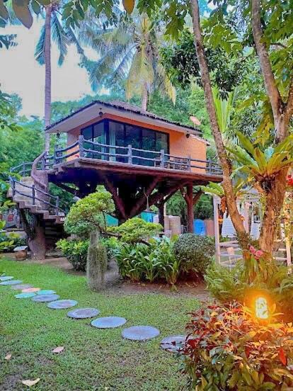 Hotel Baan Pong Tara Suan Phueng Zewnętrze zdjęcie