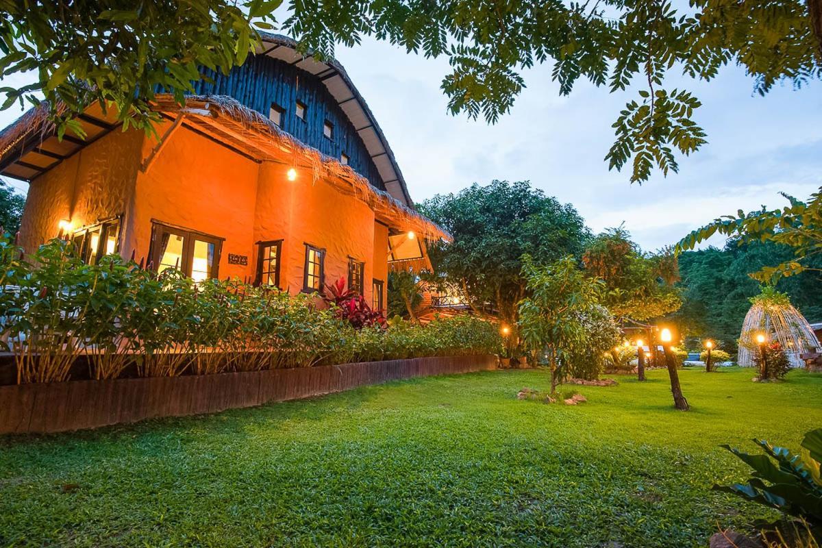 Hotel Baan Pong Tara Suan Phueng Zewnętrze zdjęcie