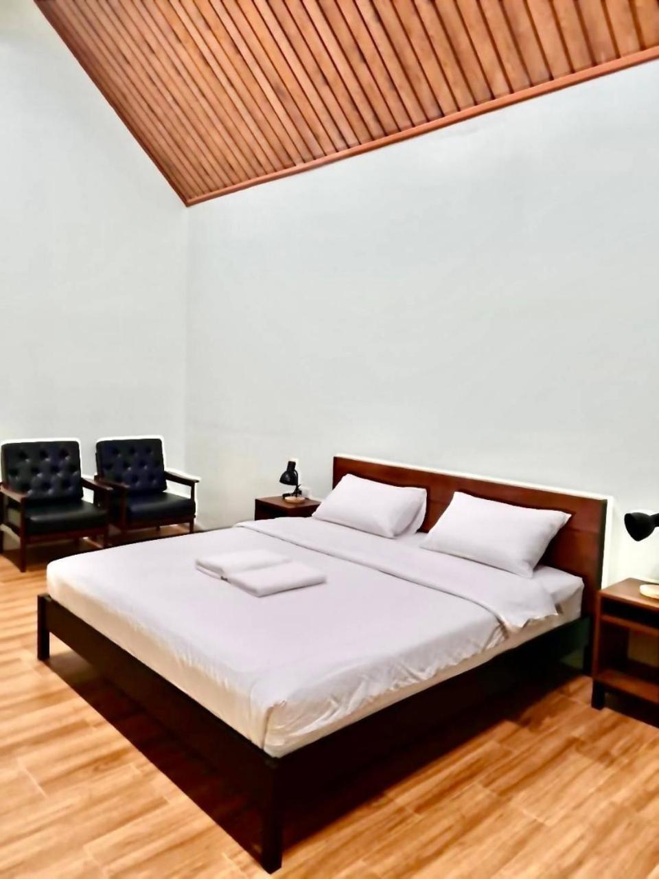 Hotel Baan Pong Tara Suan Phueng Zewnętrze zdjęcie