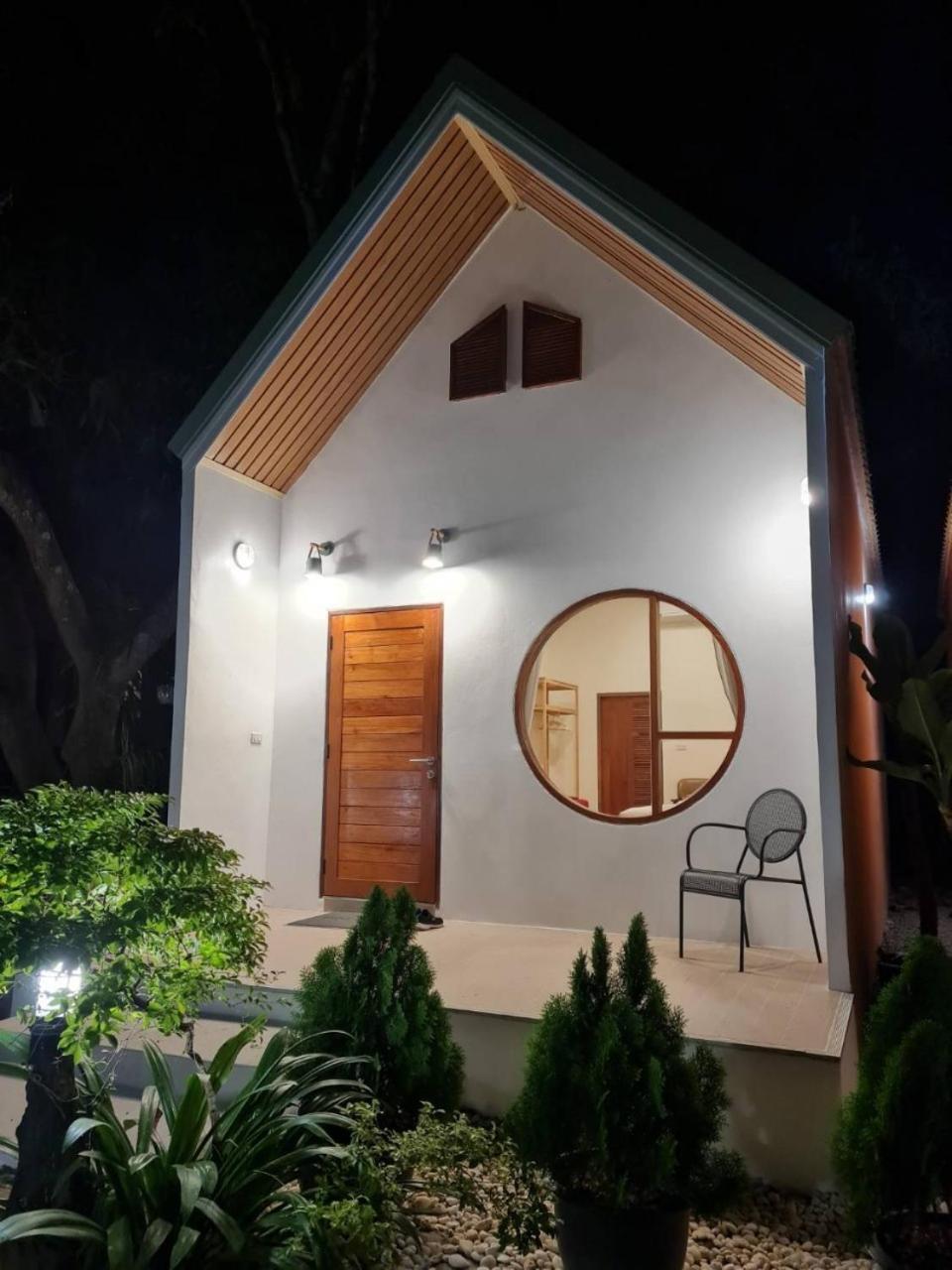 Hotel Baan Pong Tara Suan Phueng Zewnętrze zdjęcie