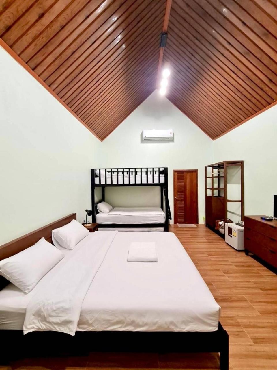 Hotel Baan Pong Tara Suan Phueng Zewnętrze zdjęcie