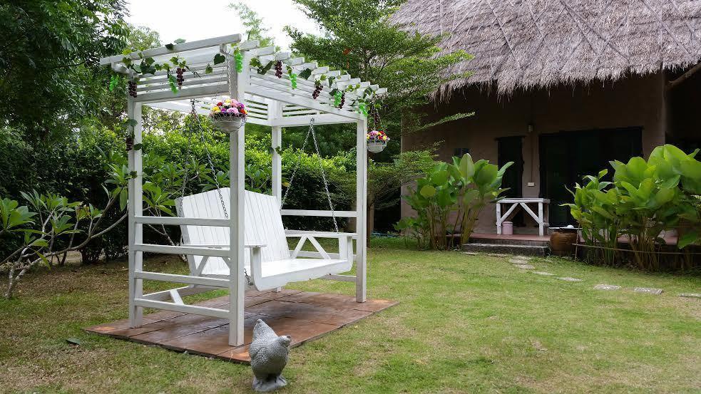 Hotel Baan Pong Tara Suan Phueng Zewnętrze zdjęcie