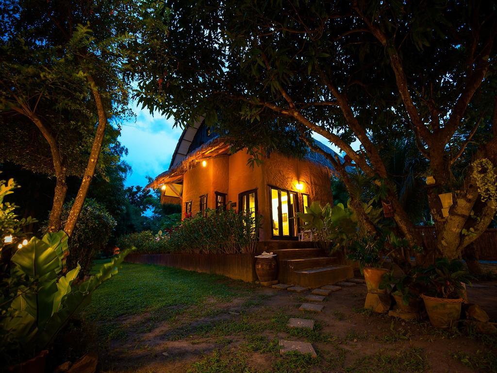 Hotel Baan Pong Tara Suan Phueng Pokój zdjęcie
