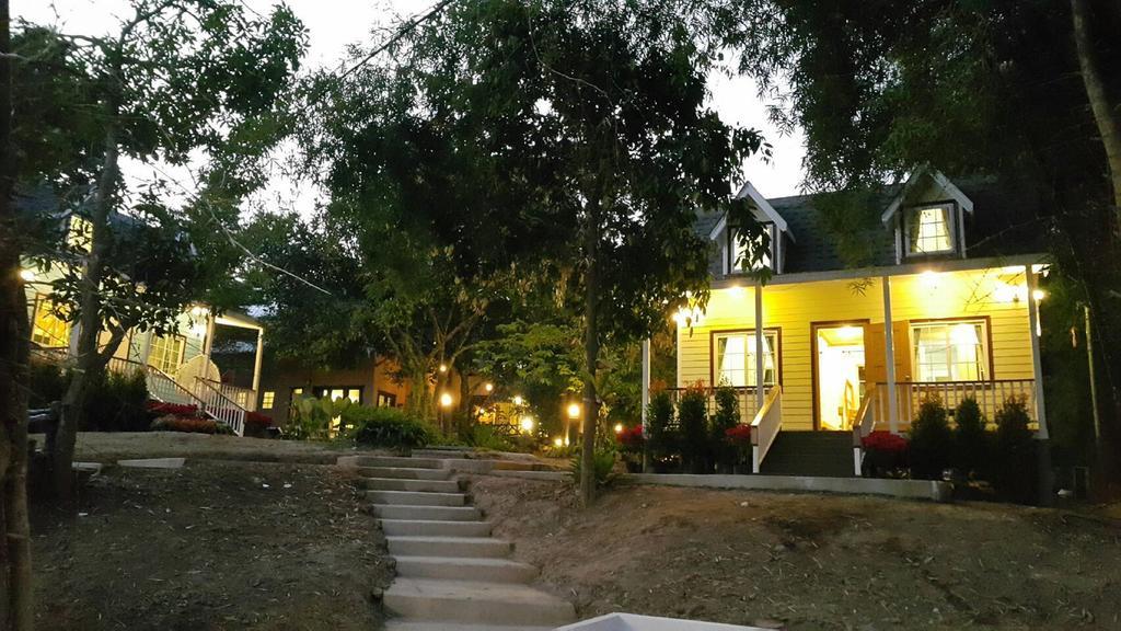 Hotel Baan Pong Tara Suan Phueng Zewnętrze zdjęcie