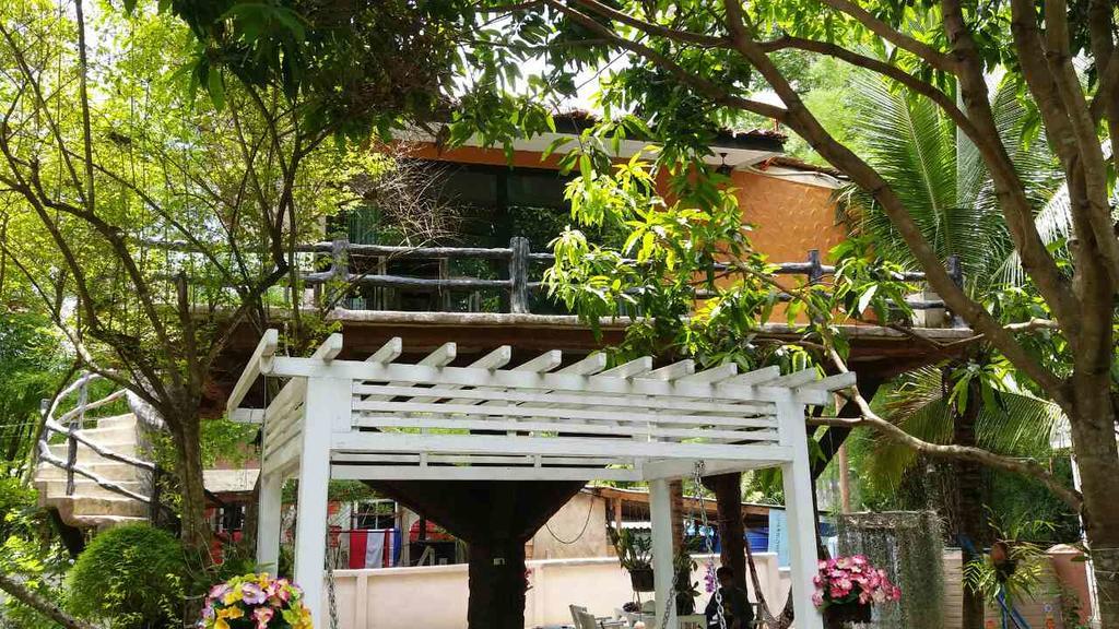 Hotel Baan Pong Tara Suan Phueng Zewnętrze zdjęcie