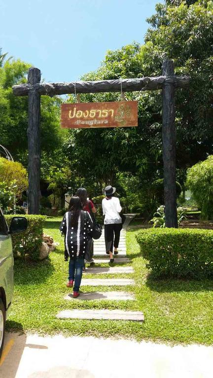 Hotel Baan Pong Tara Suan Phueng Zewnętrze zdjęcie
