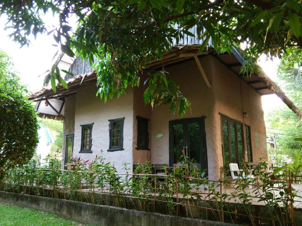 Hotel Baan Pong Tara Suan Phueng Zewnętrze zdjęcie