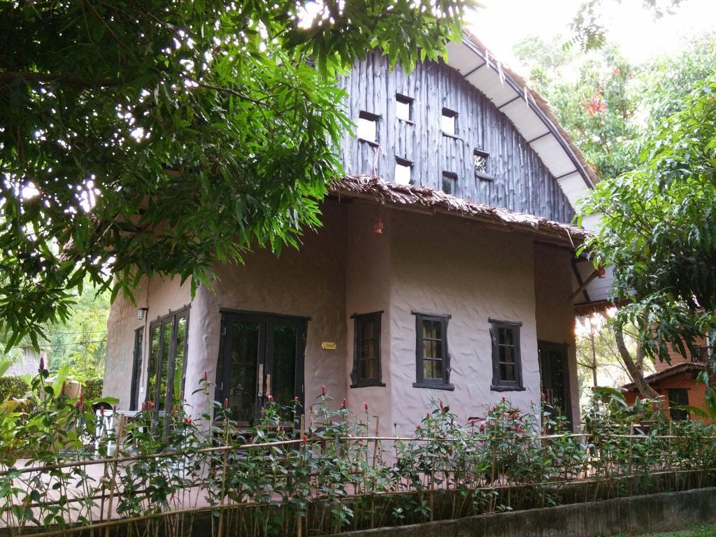 Hotel Baan Pong Tara Suan Phueng Zewnętrze zdjęcie