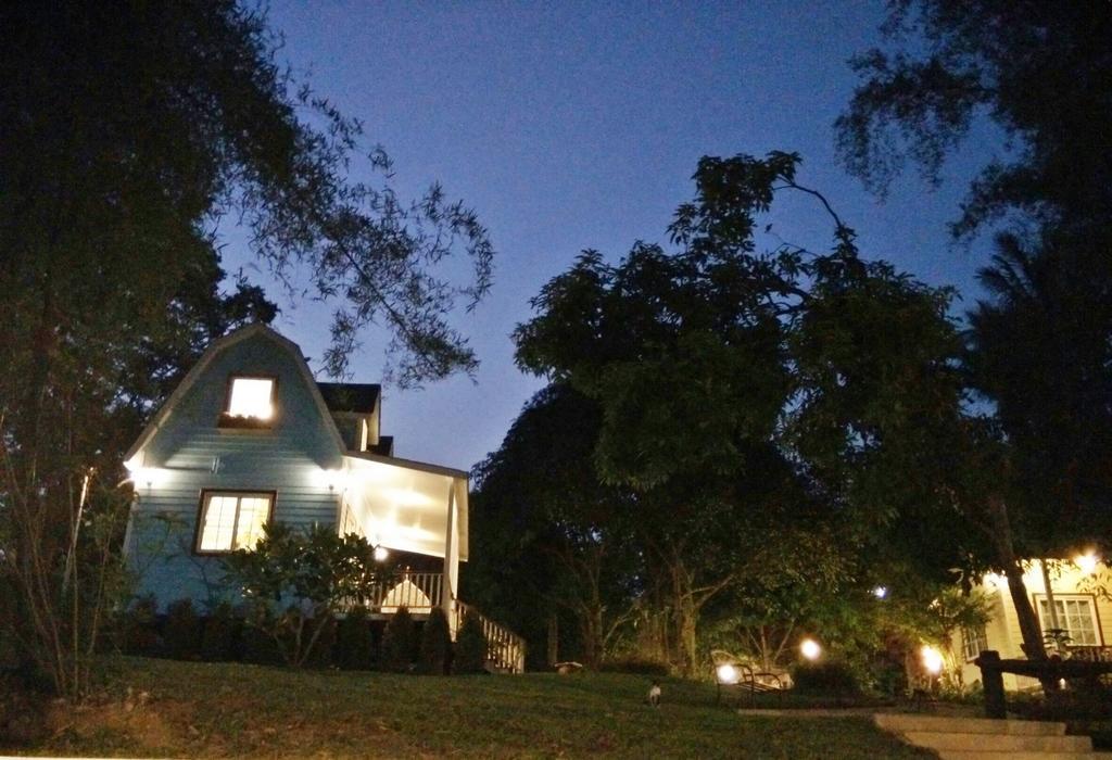 Hotel Baan Pong Tara Suan Phueng Zewnętrze zdjęcie